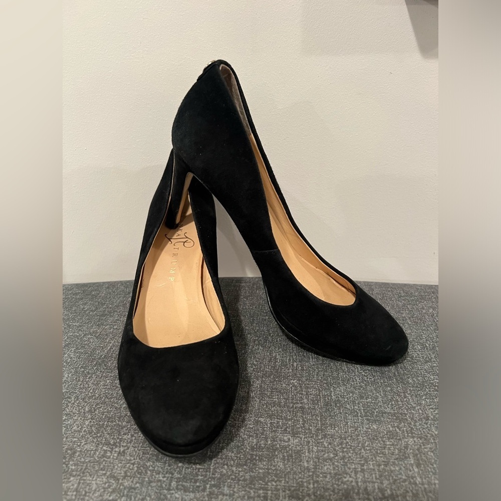 IVANKA TRUMP women black suede pumps heels/size 6.5